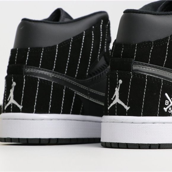 Athletic_Shoes